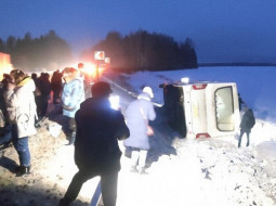 В области автобус с рабочими вылетел в кювет