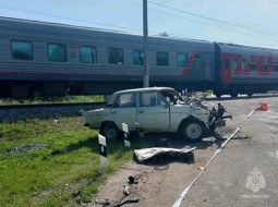 Поезд из Иванова на переезде столкнулся с автомобилем