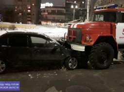 Три человека пострадали в ДТП с пожарной машиной