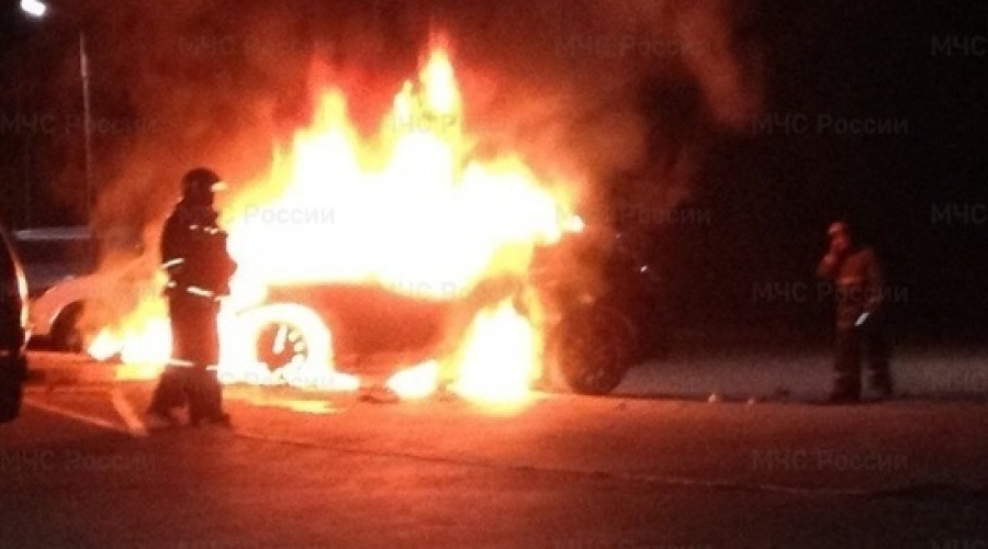 За сутки в области полностью сгорели два автомобиля