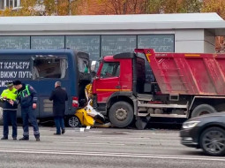 В Москве задержали водителя грузовика, по вине которого погибли два человека в такси