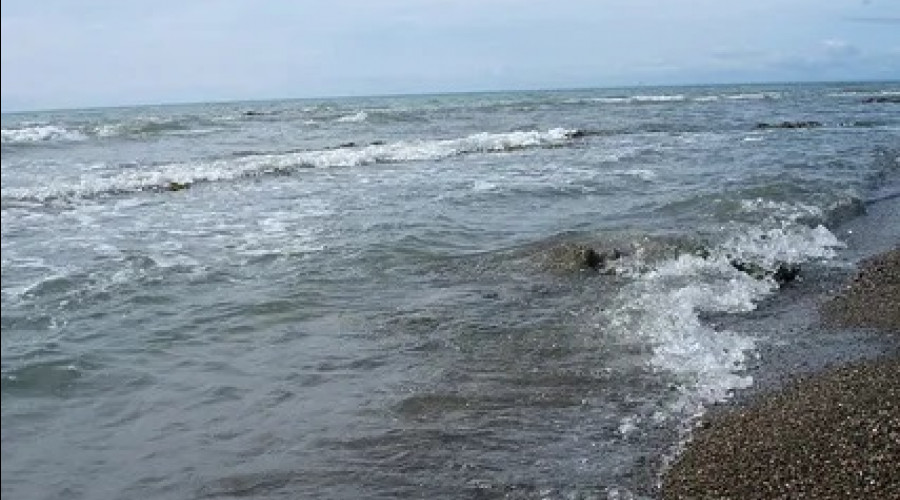 На Камчатке несколько машин унесло в море. ВИДЕО