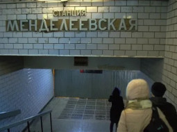 Пассажирка московского метро упала под поезд