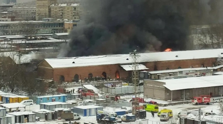 Пожар в Москве на складе в районе трех вокзалов