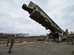 Установку межконтинентальной ракеты «Ярс» в шахту показали на видео