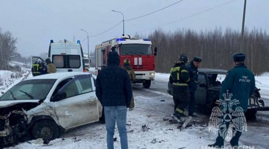 Cпасателям пришлось извлекать людей из искореженной «семерки» после очередного ДТП. ВИДЕО