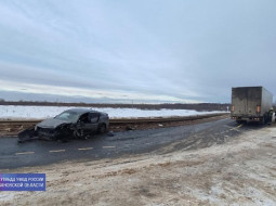 На трассе Вичуга-Приволжск столкнулись фура и легковушка KIA