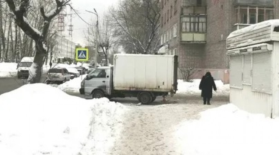 В Приволжске грузовик насмерть задавил человека при разгрузке товара у магазина