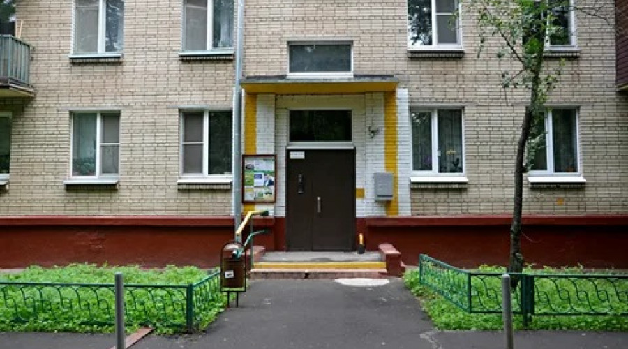 Мужчина забыл ключи, попытался попасть домой через балкон и погиб