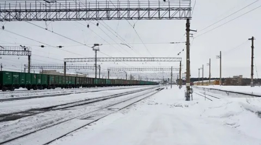 В Ивановской области товарный поезд сбил молодого мужчину