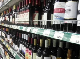 В Минздраве России захотели ужесточить продажу алкоголя.