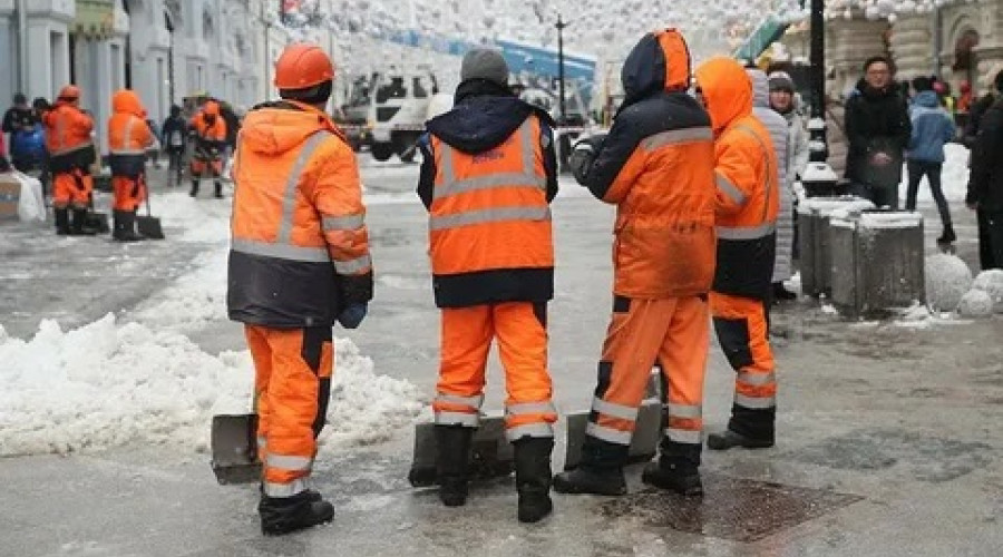 Четыре человека пострадали в драке дворников с поножовщиной